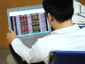 Giao dịch giằng co, VN-Index vẫn vững 441 điểm